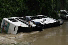 090907_inundacionriocazones.JPG (527857 bytes)