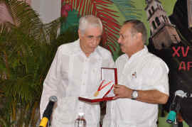 090901_entrega_medalla_melon.jpg (319623 bytes)