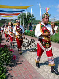 090930_exito_voladores.jpg (107401 bytes)