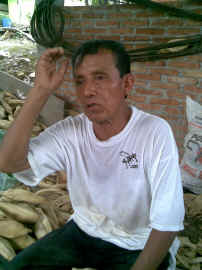 090812_pemex_luis.JPG (295760 bytes)