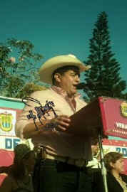 090823_alcaldecastillo.JPG (26165 bytes)