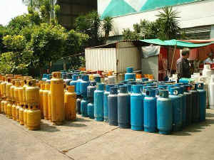 gas1.jpg (51612 bytes)