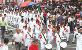 090910_desfile.jpg (73318 bytes)